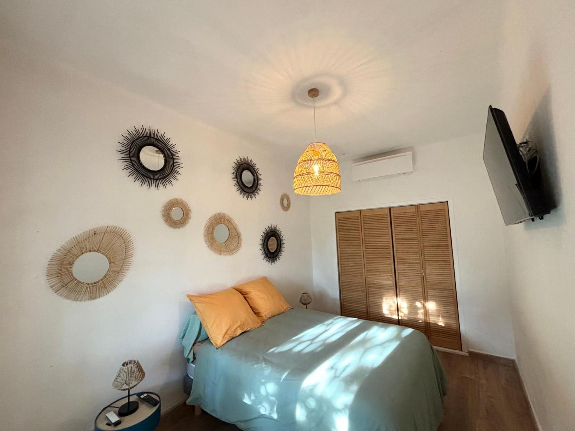 Appartement Eygalieres Avec Petit Jardin Esterno foto