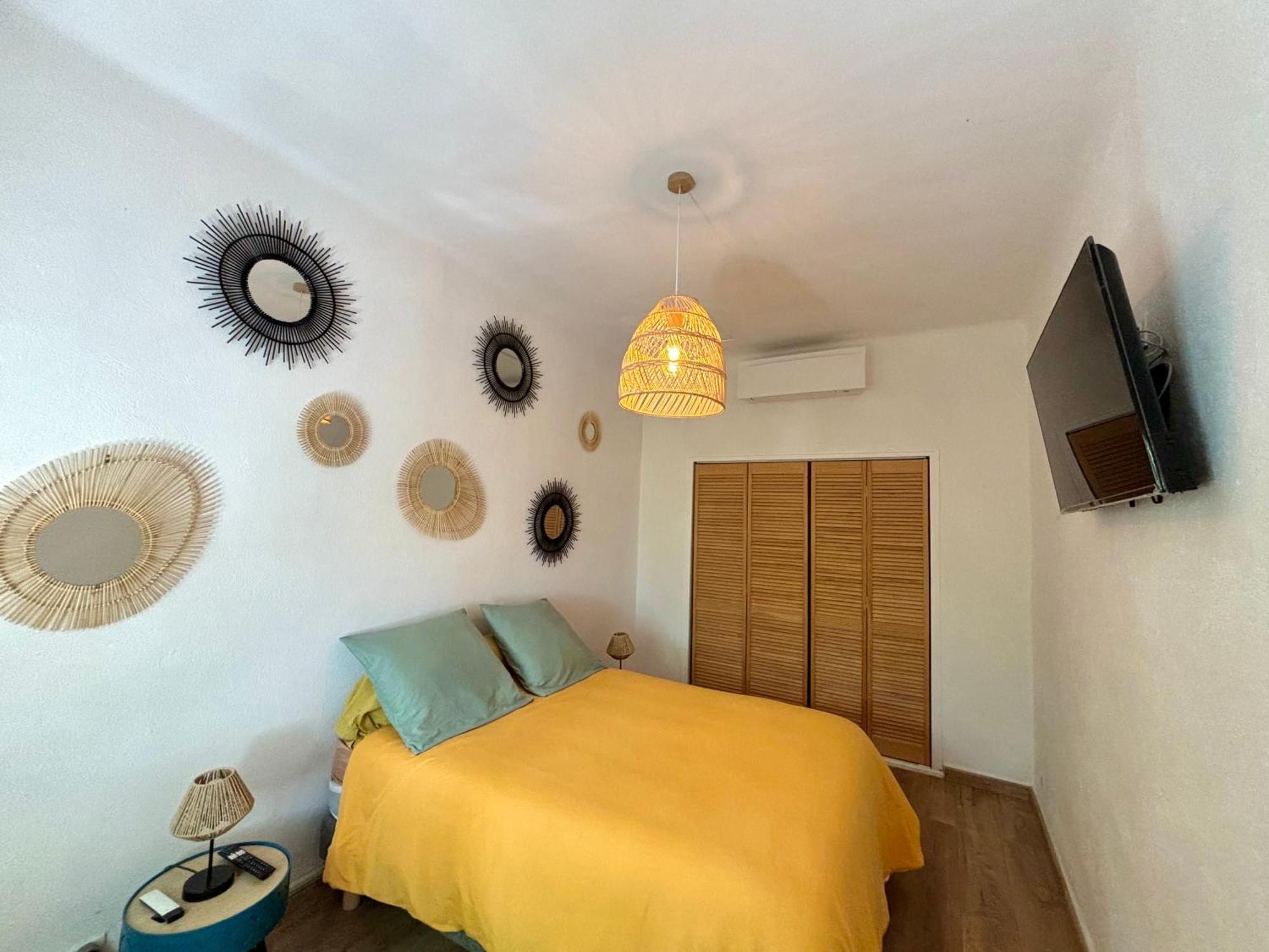 Appartement Eygalieres Avec Petit Jardin Esterno foto